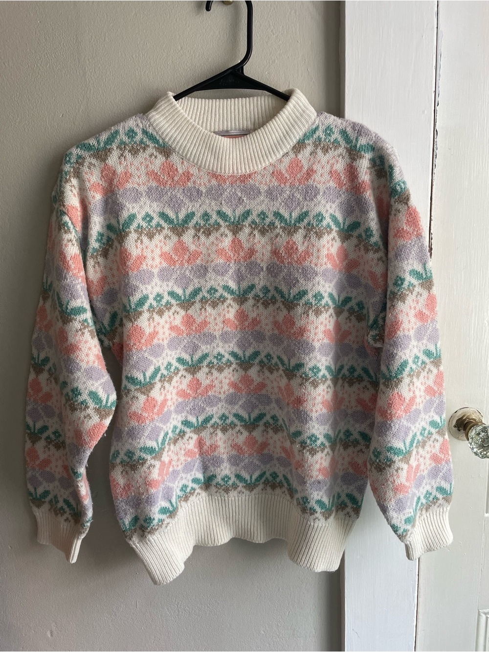 Women’s Vintage Floral Pattern Crewneck Sweater - Cream with Pastel Accents